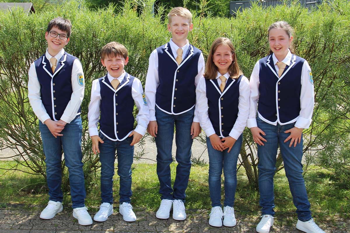Spielmannszug 1985 Buchenau: Bilder mit neuer Uniform und aktueller Besetzung