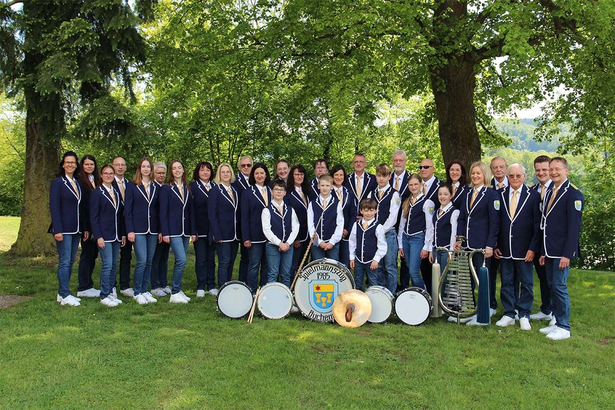 Spielmannszug 1985 Buchenau: Bilder mit neuer Uniform und aktueller Besetzung